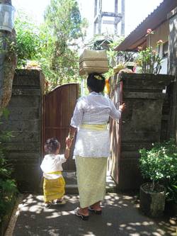 Ayu and Made heading out with offerings. Photo by Brenda Hinton, Bali, November 2013